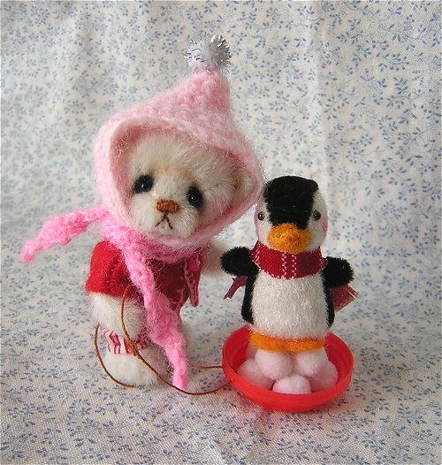   (not removable), Upholstery Velvet Penguin and Toboggan of Snowballs